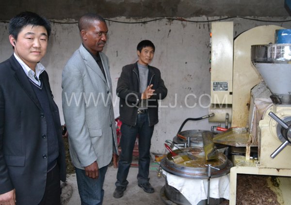 剛果考察團(tuán)代表Benoit一行來(lái)我廠參觀考察(圖2)