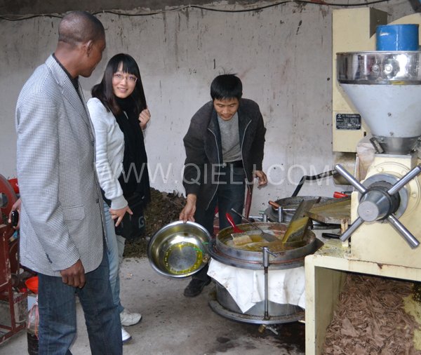 剛果考察團(tuán)代表Benoit一行來(lái)我廠參觀考察(圖3)